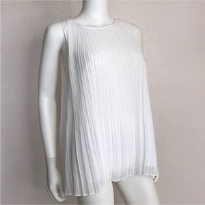 Halogen medium white cleated sleeveless top